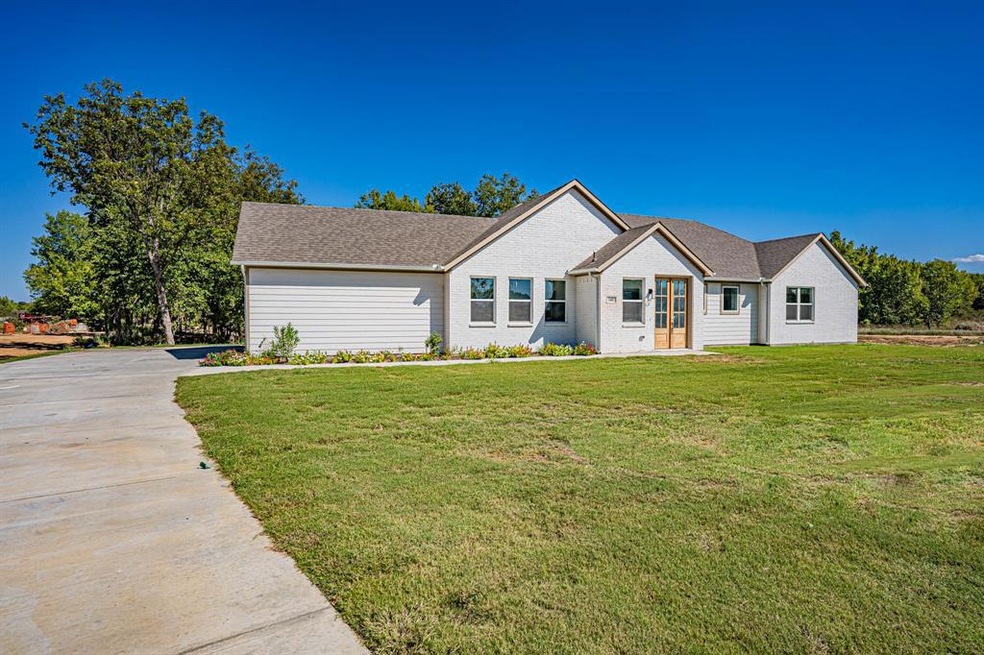 140 Bluegrass Trail, Springtown, TX 76082 - photo 1