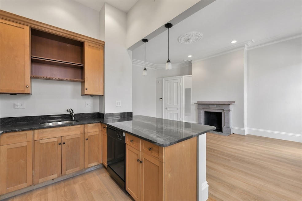 319 Commonwealth Ave unit 22, Boston, MA 02115 - photo 1