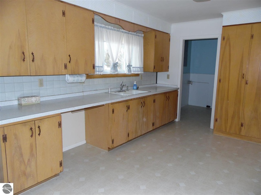 406 E 4th St, Whittemore, MI 48770 - photo 1