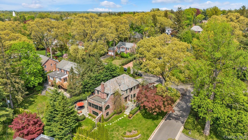 183 Mill Spring Rd, Manhasset, NY 11030 - photo 1