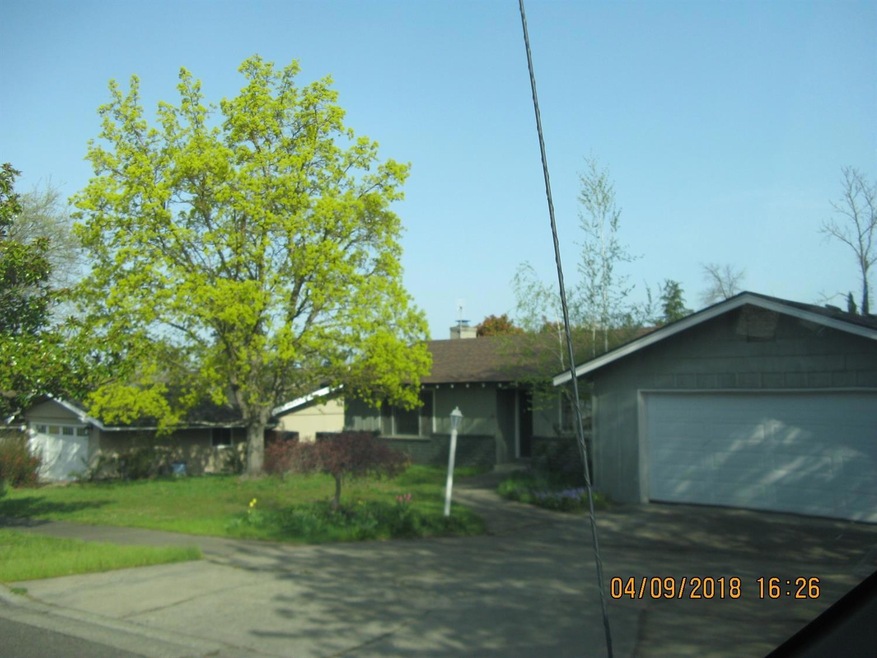 2041 Hybiscus St, Medford, OR 97504 - photo 1