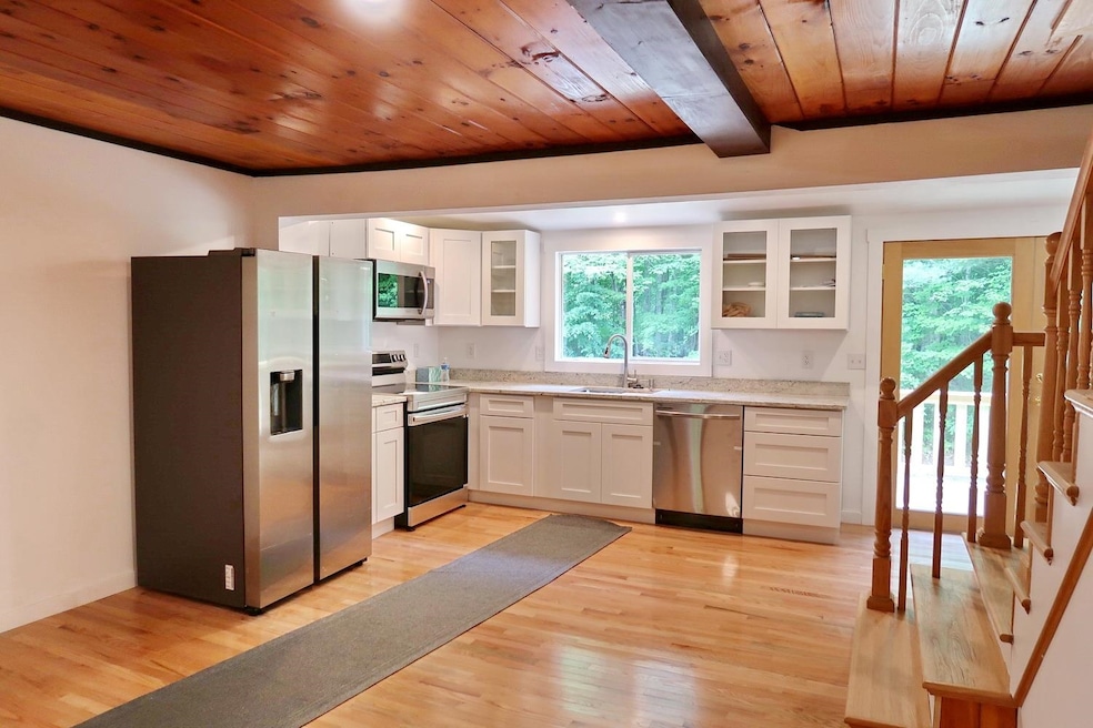 46 Elm St, Bethlehem, NH 03574 - photo 1