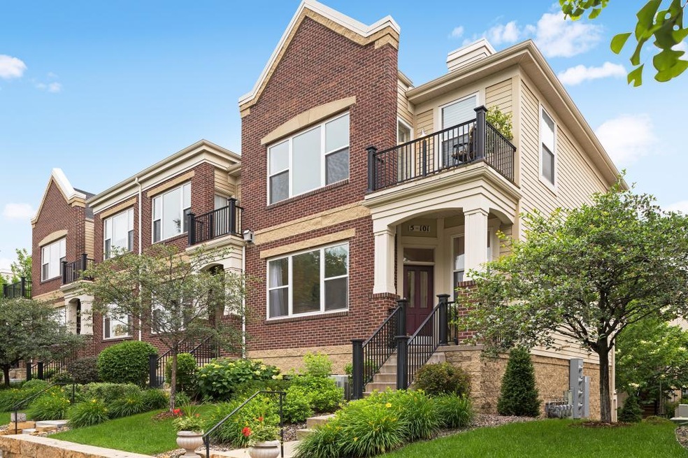 Welcome home to Renaissance on the River