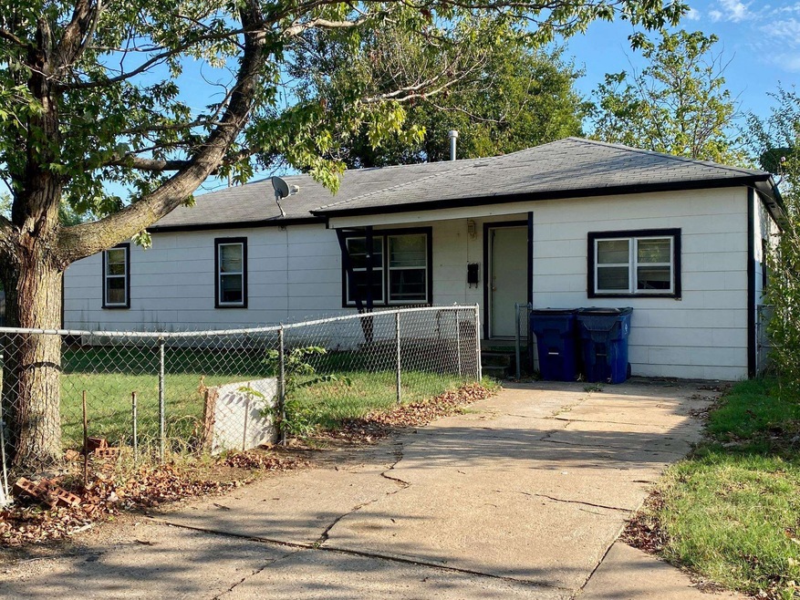 608 608 Nelms, Duncan, OK 73533 - photo 1