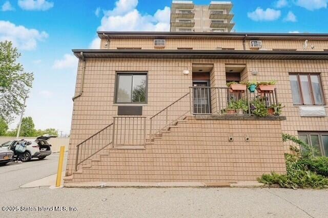 49 hylan front