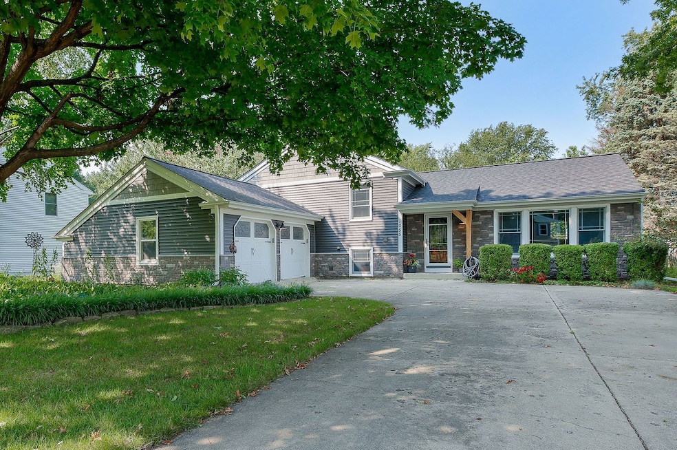 1055 Cardinal Ct, Batavia, IL 60510 - photo 1