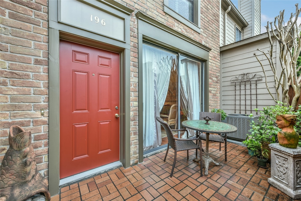 1201 Mcduffie St unit 196, Houston, TX 77019 - photo 1