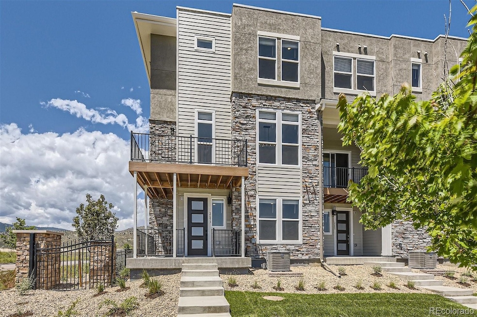 15553 W Washburn Dr, Lakewood, CO 80228 - photo 1