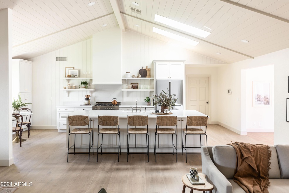 1204 E Secretariat Dr, Tempe, AZ 85284 - photo 1