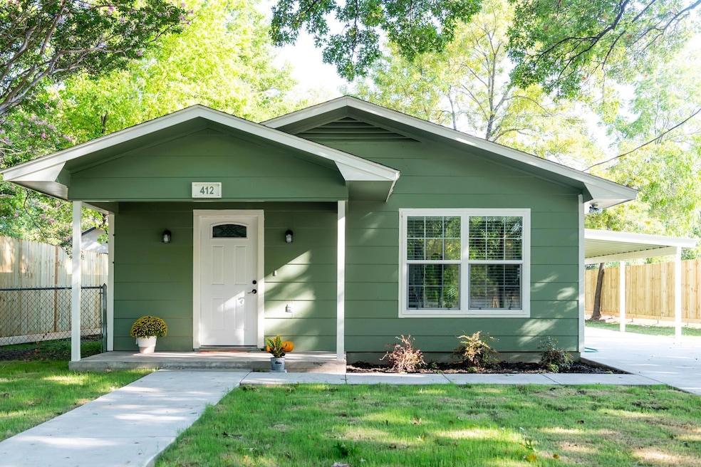 412 W 8th St, Bonham, TX 75418 - photo 1