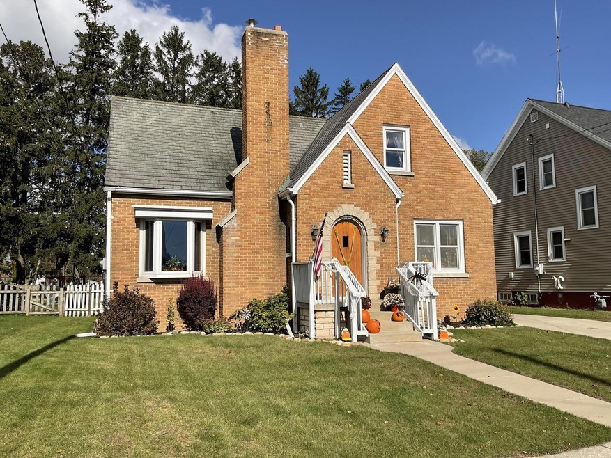 1710 24th St, Two Rivers, WI 54241 - photo 1