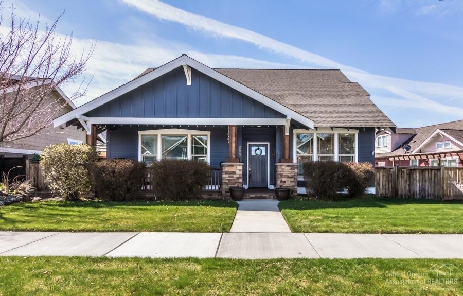 889 NW 13th St, Redmond, OR 97756 - photo 1