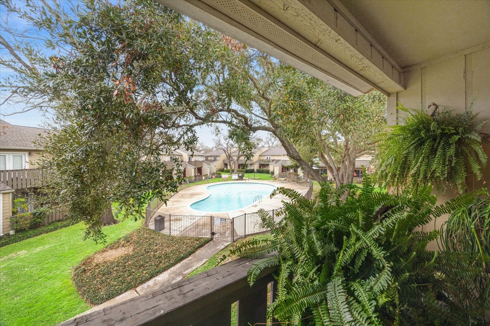 5005 Georgi Ln unit 155, Houston, TX 77092 - photo 1