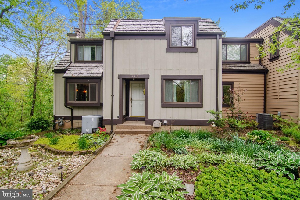 1542 Scandia Cir, Reston, VA 20190 - photo 1