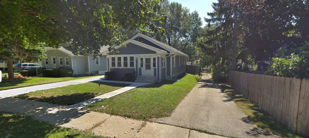 815 W Atlantic Ave, Waukegan, IL 60085 - photo 1