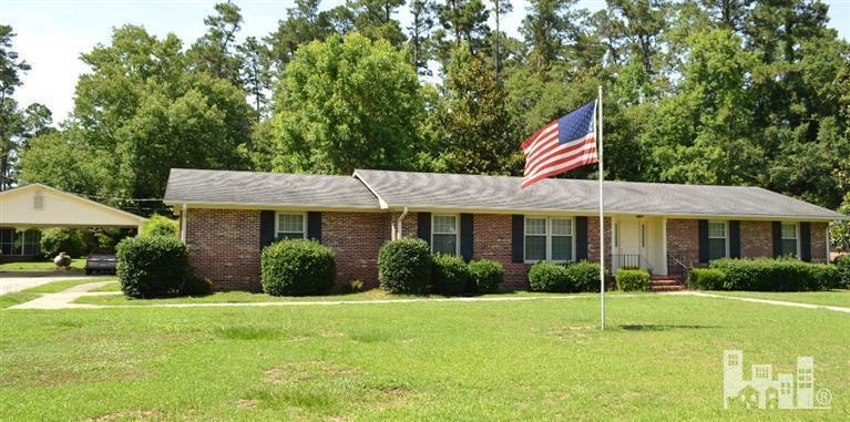 804 E Wilmington St, Burgaw, NC 28425 - photo 1