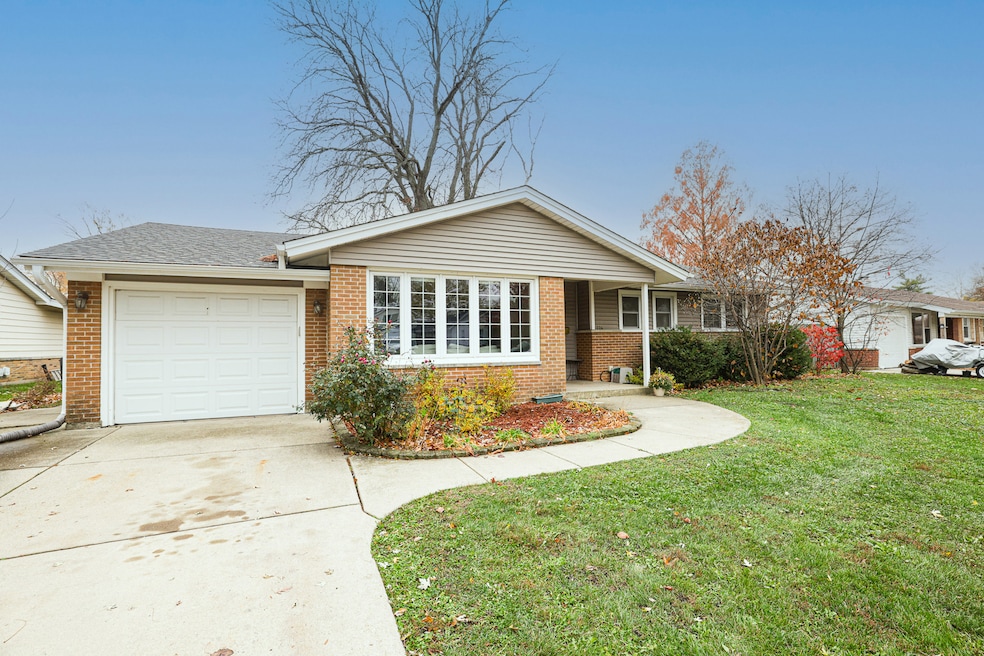 225 Placid Way, Elk Grove Village, IL 60007 - photo 1