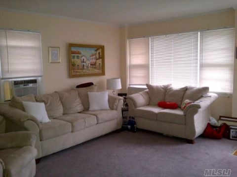 7622 167th St, Fresh Meadows, NY 11366 - photo 1