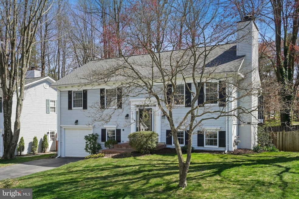 10121 Schoolhouse Woods Ct, Burke, VA 22015 - photo 1