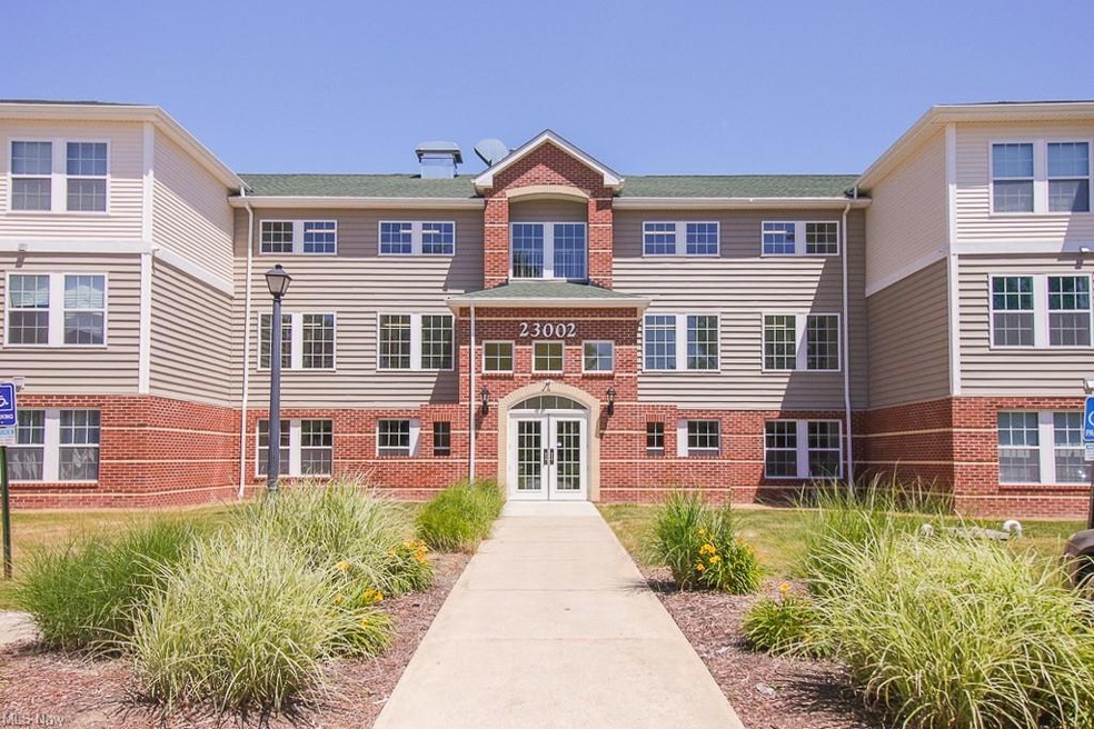 Chandlers Lane Condominiums unit 113, Olmsted Falls, OH 44138 - photo 1