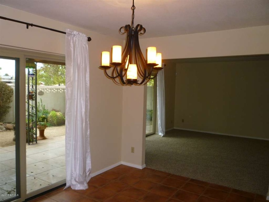 LAGUNA DINING ROOM