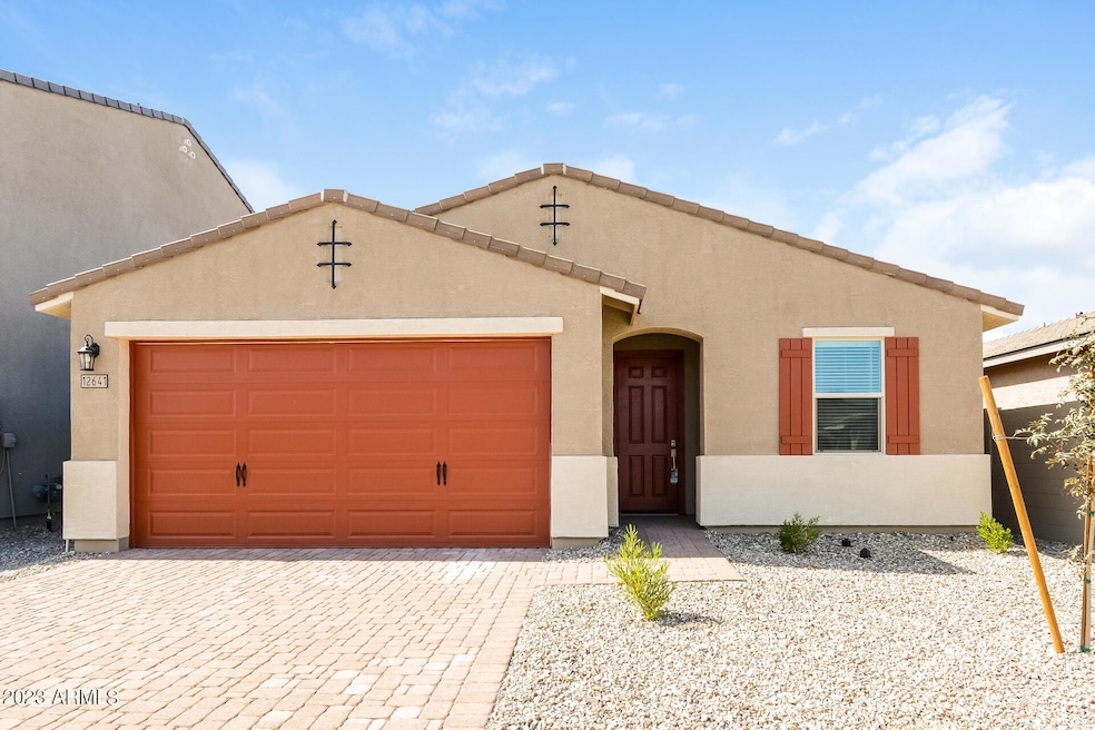 000-photo-front-view-13005897