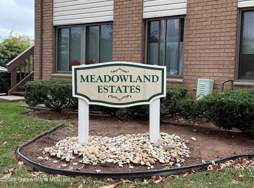 20 Meadow Place unit E, Staten Island, NY 10306 - photo 1