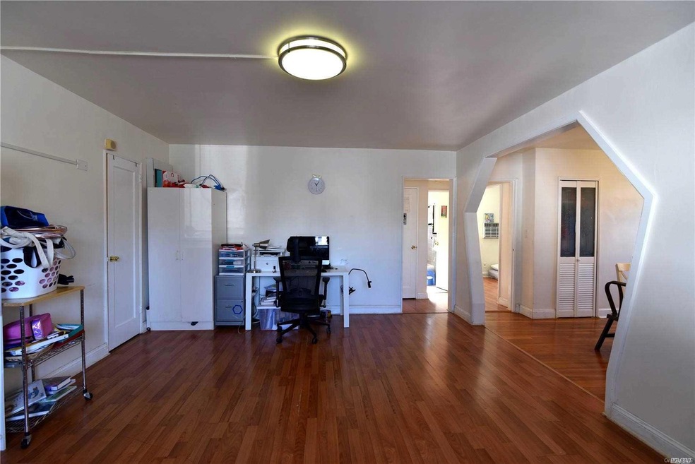 25208 58th Ave unit Lower, Little Neck, NY 11362 - photo 1