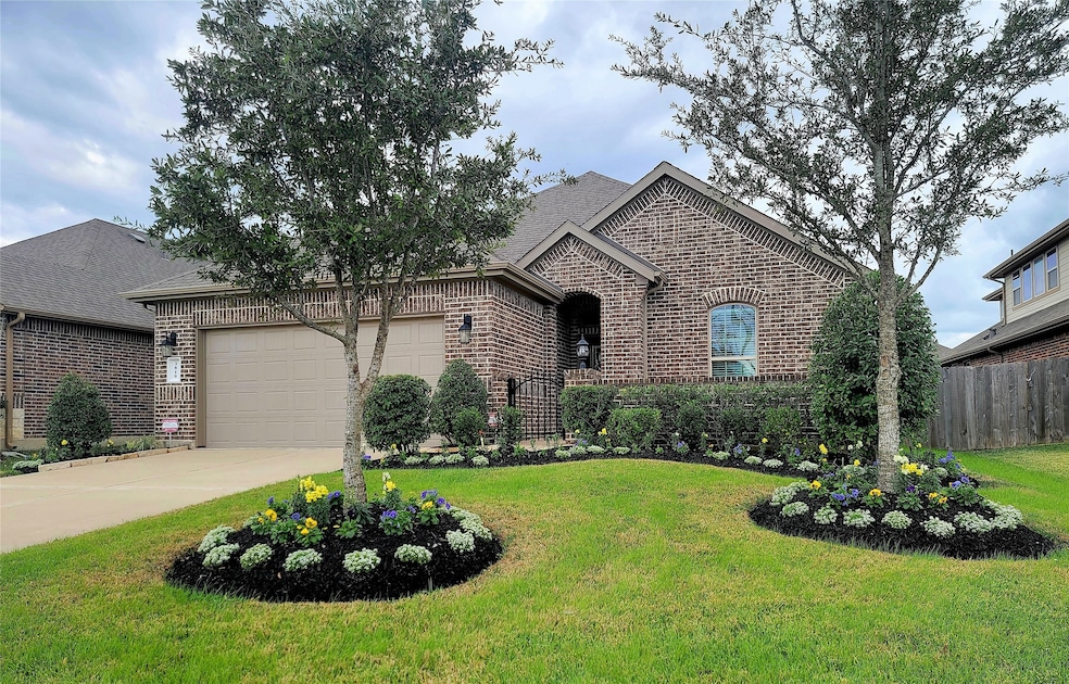 3810 Keatings Lagoon....Welcome Home!