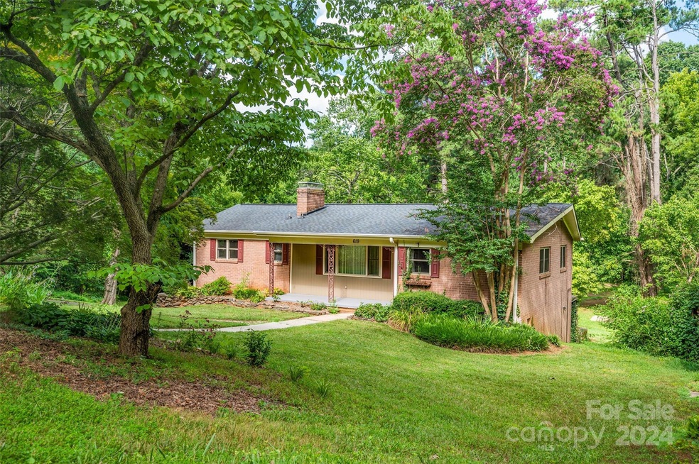 619 Oakdale Dr, Statesville, NC 28677 - photo 1