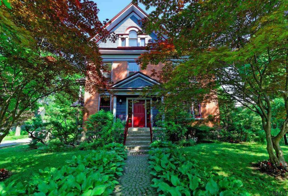 86 Court St, Saratoga Springs, NY 12866 - photo 1