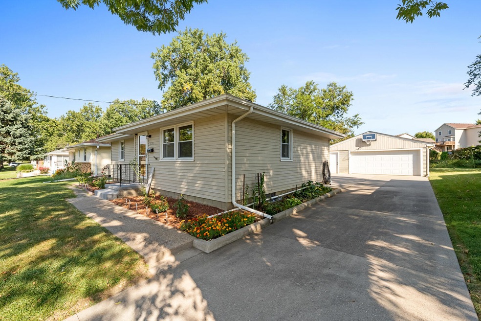 3021 Bel Aire Rd, Des Moines, IA 50310 - photo 1