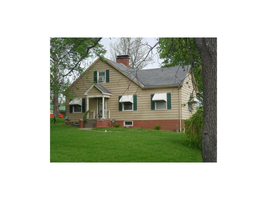 charming 1 1/2 story