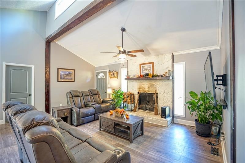 Vaulted ceilings in family - LOT OF LIGHT! Master 