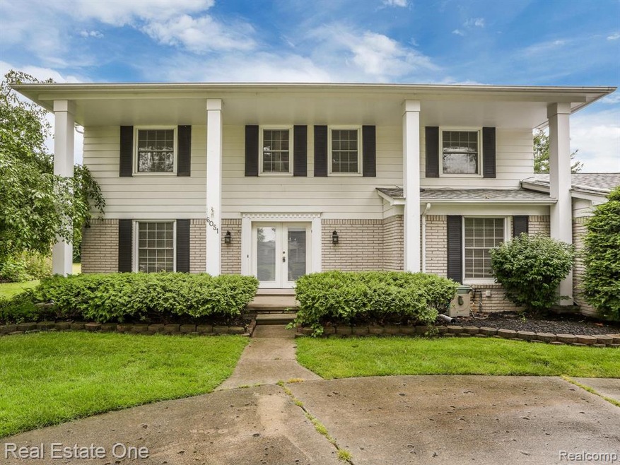 6051 Cherry Crest Dr West-002-010-6051 Cherry Cres