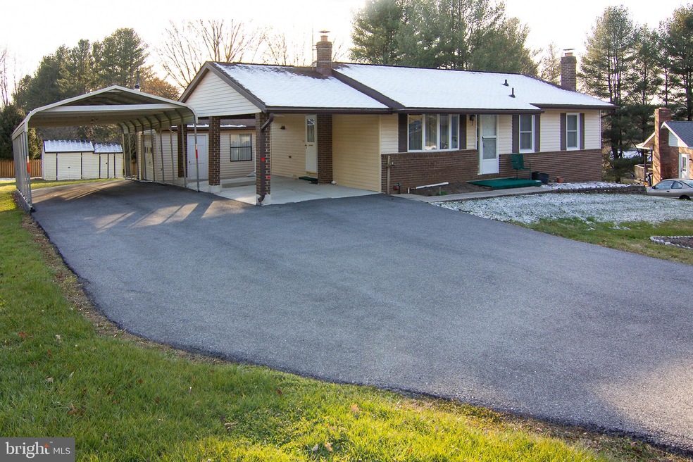 303 Chelsea Ct, Sykesville, MD 21784 - photo 1