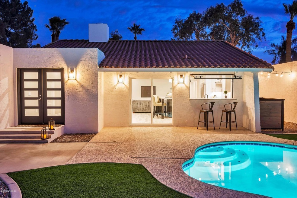 Front yard - Entertainer's Dream