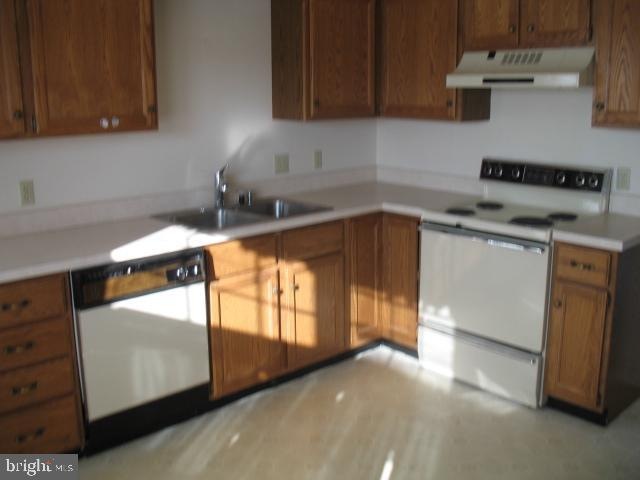 325 Dogwood Ln, New Holland, PA 17557 - photo 1