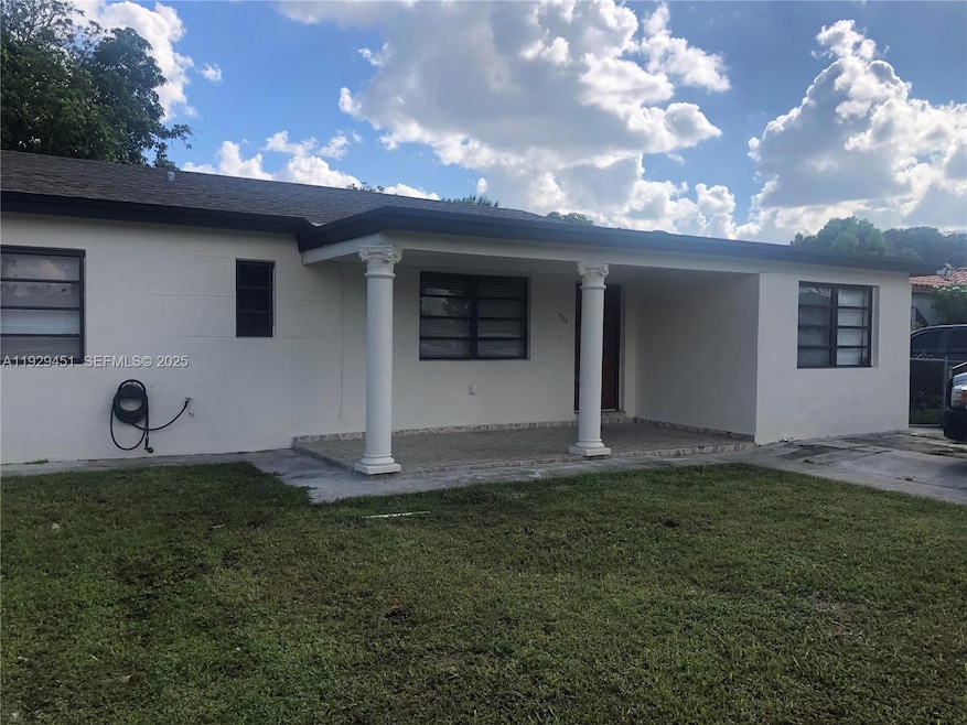 932 E 32nd St, Hialeah, FL 33013 - photo 1