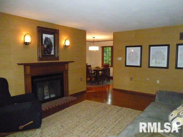 204 Leland Lake Dr, Jacksonville, IL 62650 - photo 1