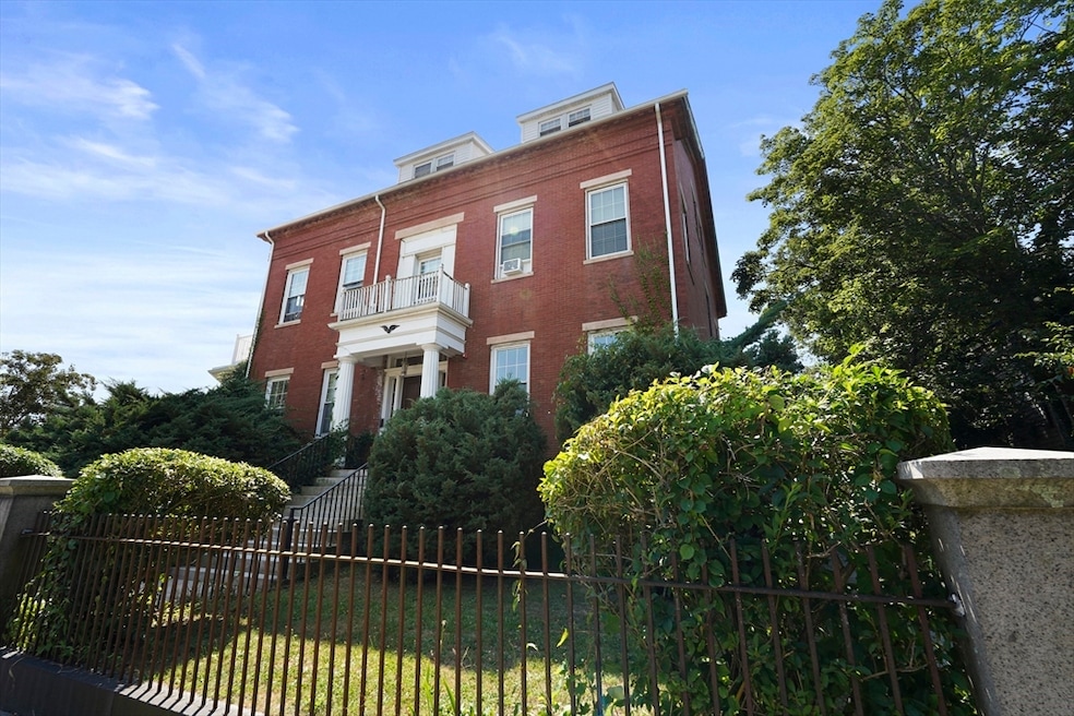 Sold $1,925,000 • Co-Listing Agent