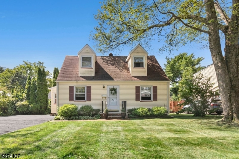 42 Alice Ln, Clark, NJ 07066 - photo 1