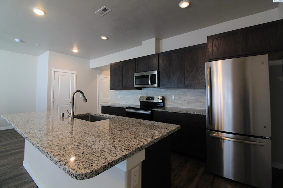 589 S Quillan Place, Kennewick, WA 99336 - photo 1