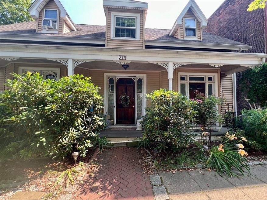 817 Washington St unit 2, Brookline, MA 02446 - photo 1