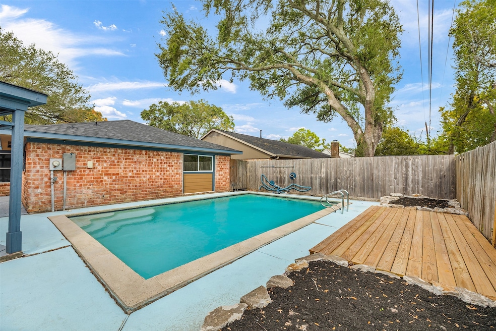 9806 Sagebark Dr, Houston, TX 77089 - photo 1