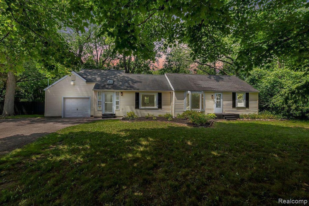 7024 Linden Rd, Swartz Creek, MI 48473 - photo 1