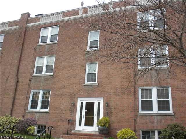 9 Robin Rd unit B, West Hartford, CT 06119 - photo 1