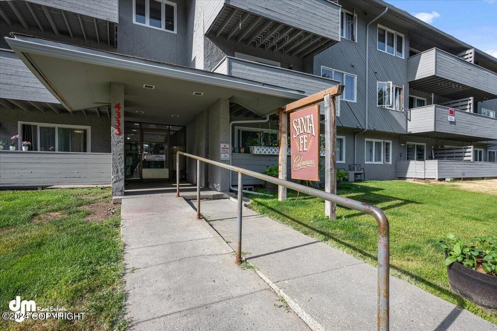04-Apartment Main Entrance_SLS_-9434