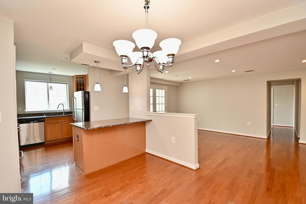 4071 S Four Mile Run Dr unit 303, Arlington, VA 22204 - photo 1