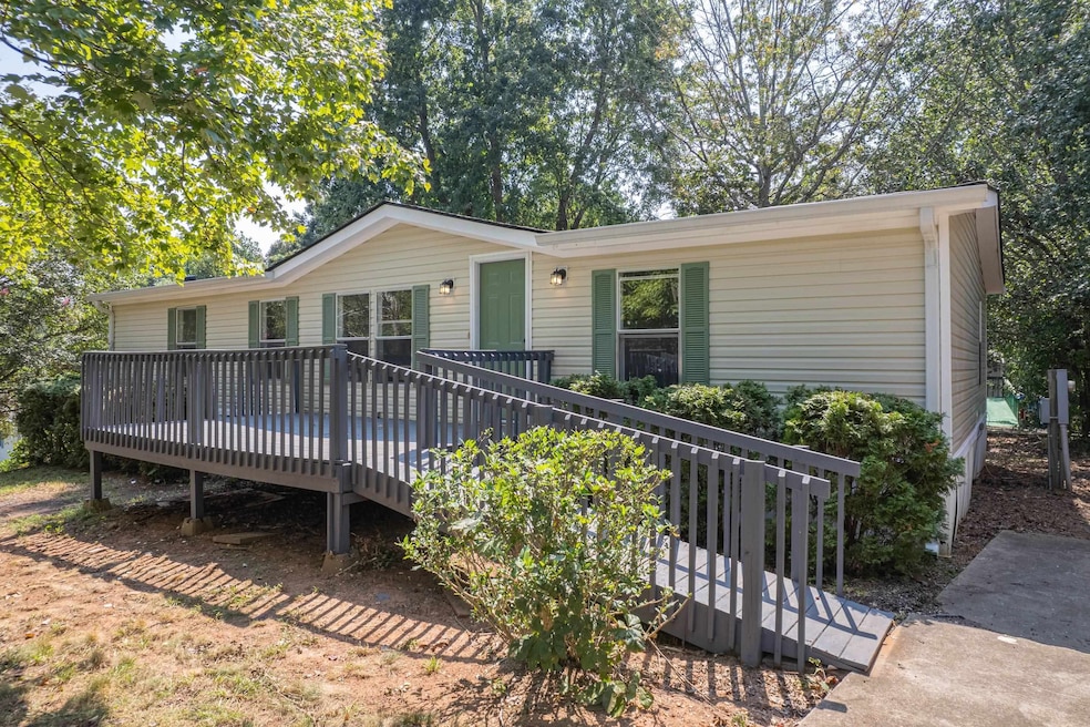 5156 Stoneridge Dr, Flowery Branch, GA 30542 - photo 1